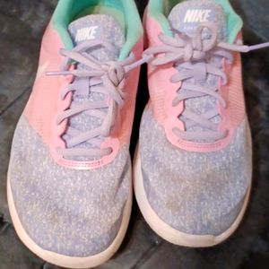 Nike youth 7 sneakers girls